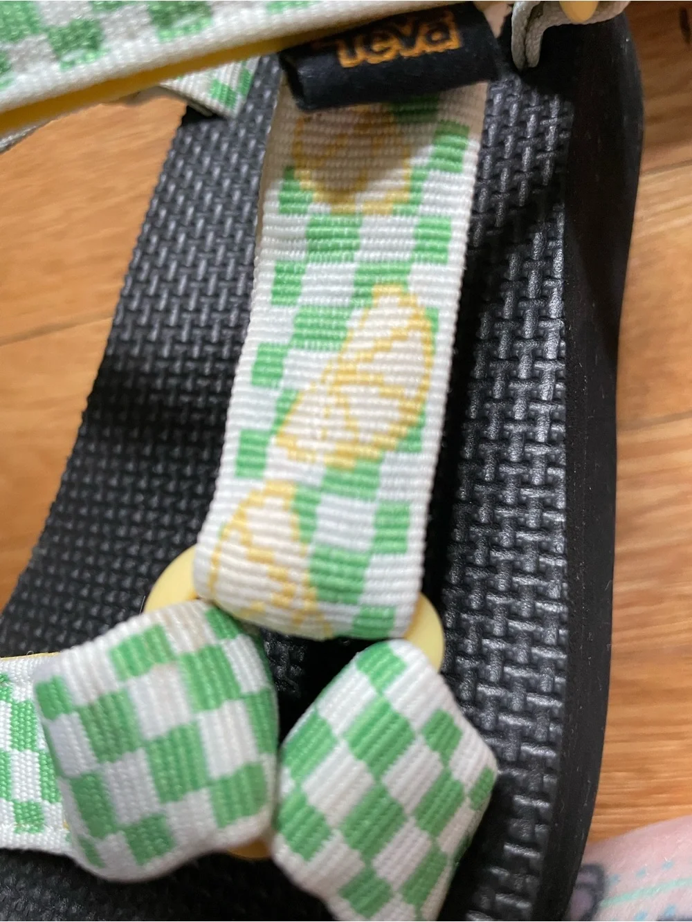Teva Black flatform Sandal with green checks and lemons. - Picture 4 of 5